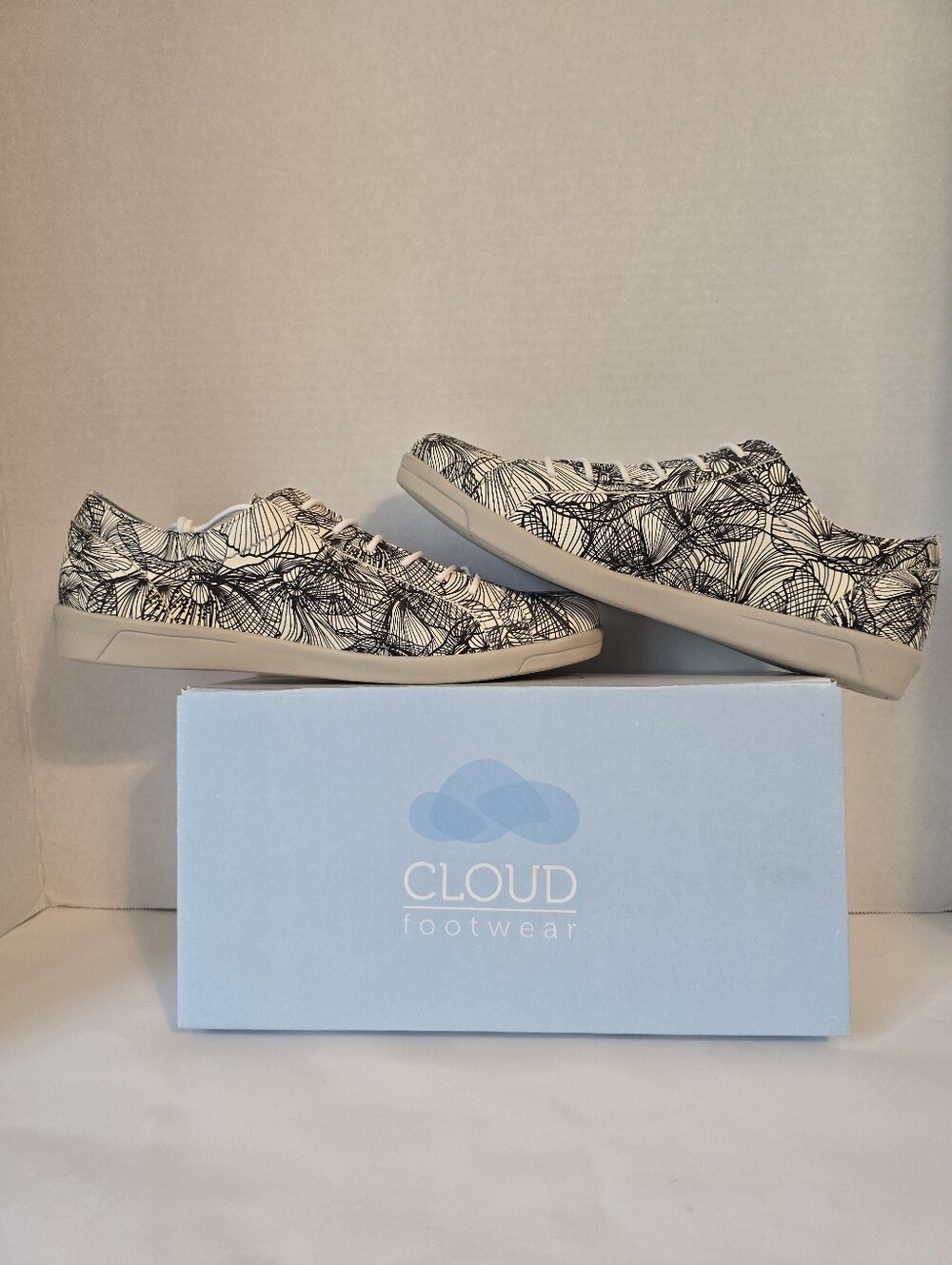 Cloud Aika Print Sneaker White Black Flower US 9.5 - 10.5 eu 41 Zipper Laces NIB